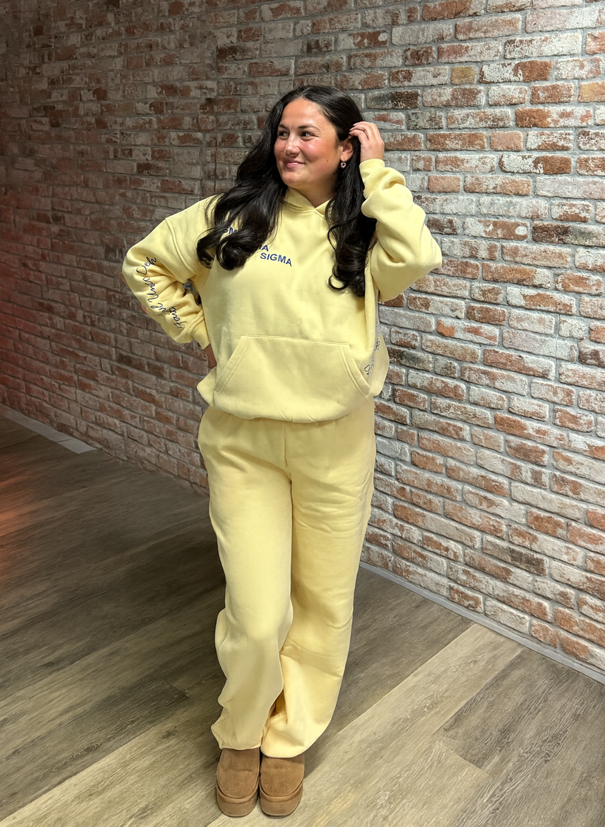 Signature Fleece Open Bottom Sweatpants SBS600 - Model Image